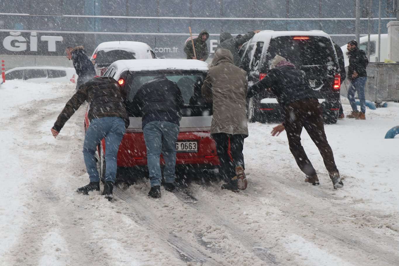 İstanbul'da kar ve tipi etkili olmaya başladı